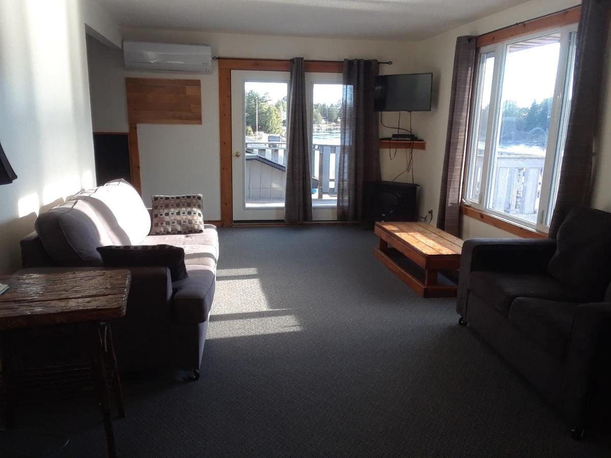 Sauble River Marina And Lodge Resort 萨波海滩 外观 照片
