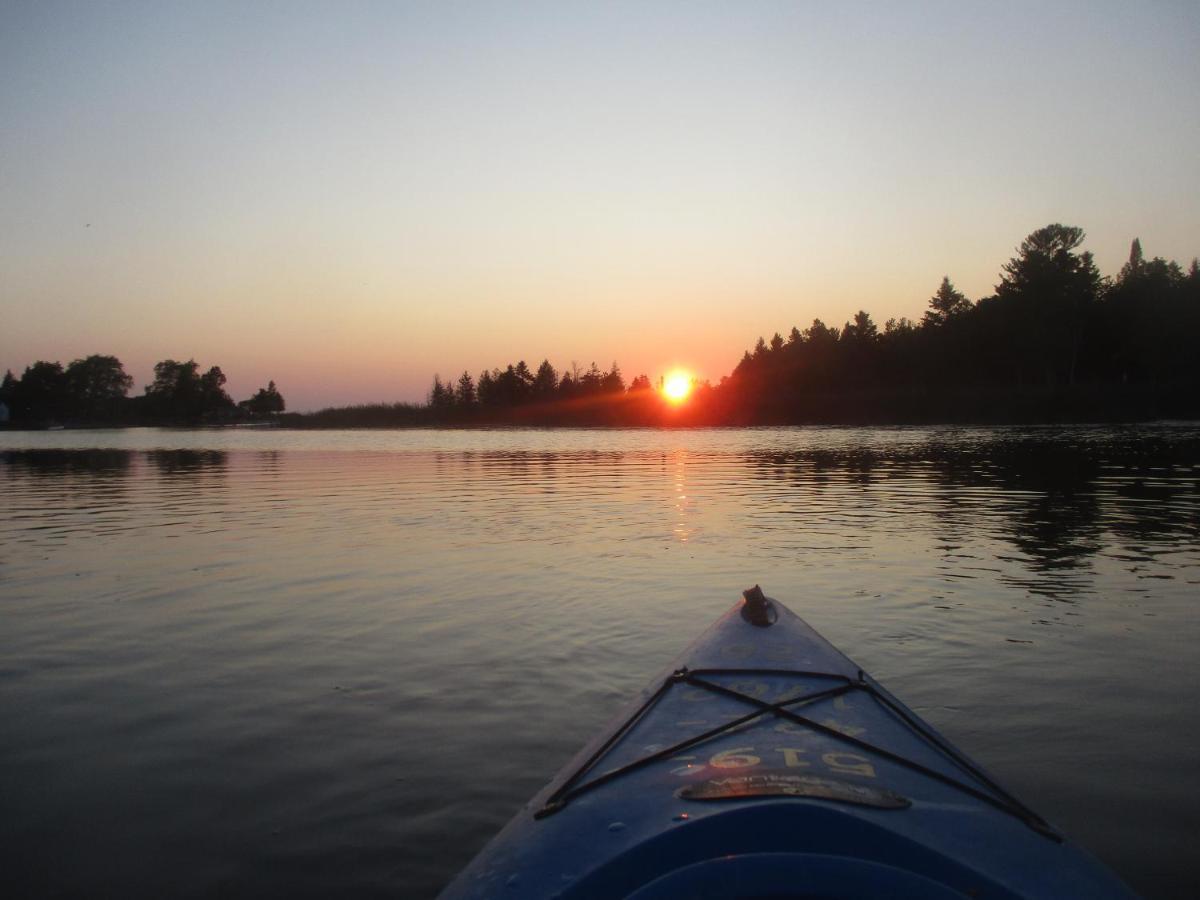 Sauble River Marina And Lodge Resort 萨波海滩 外观 照片