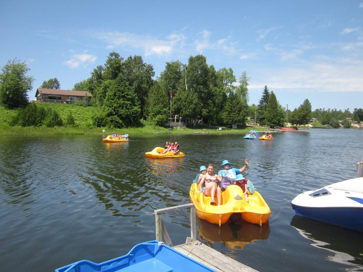 Sauble River Marina And Lodge Resort 萨波海滩 外观 照片
