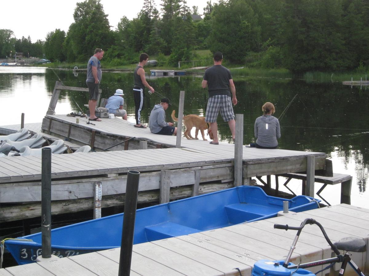 Sauble River Marina And Lodge Resort 萨波海滩 外观 照片