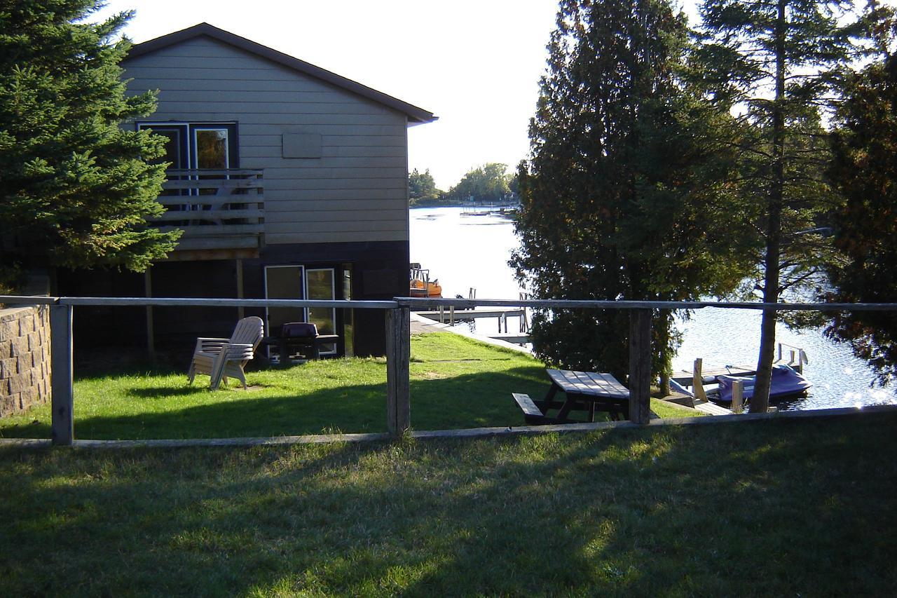 Sauble River Marina And Lodge Resort 萨波海滩 客房 照片