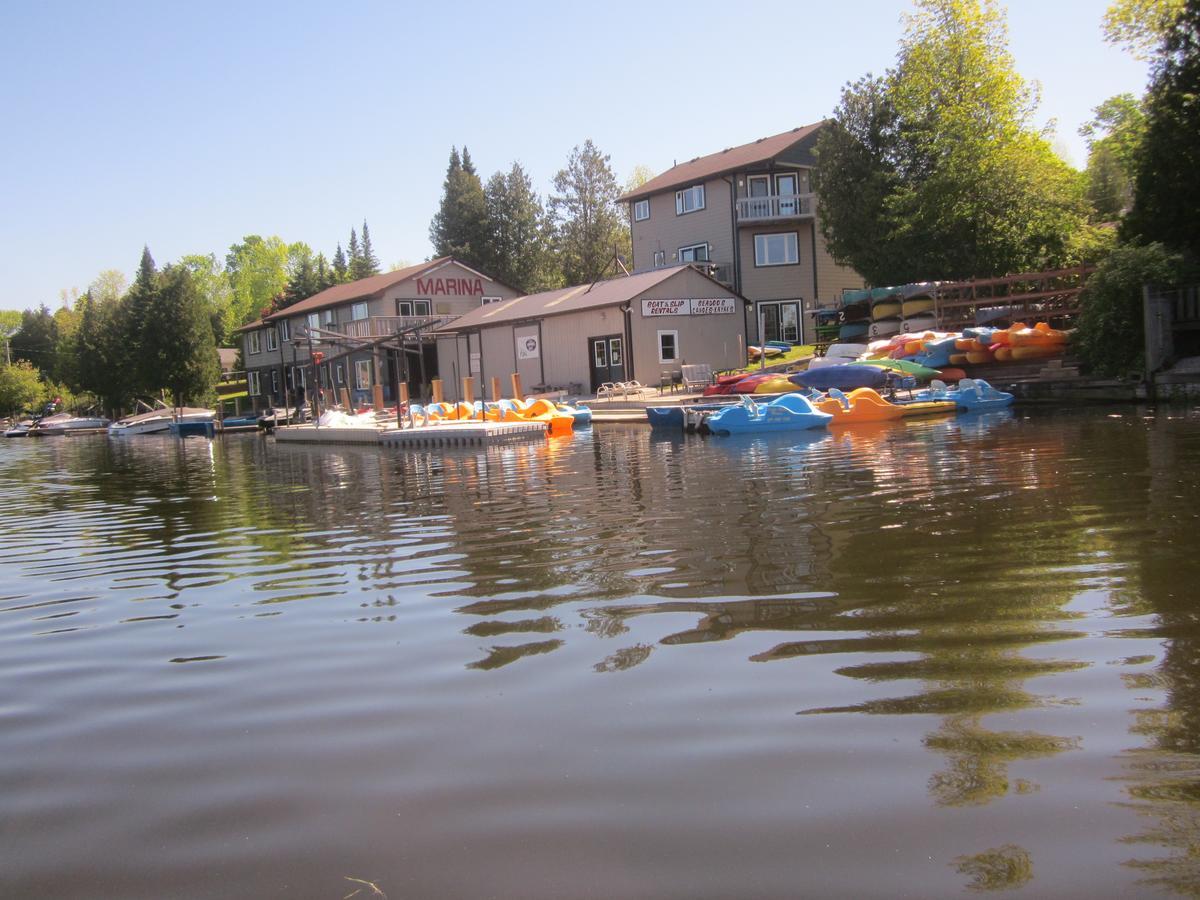 Sauble River Marina And Lodge Resort 萨波海滩 外观 照片