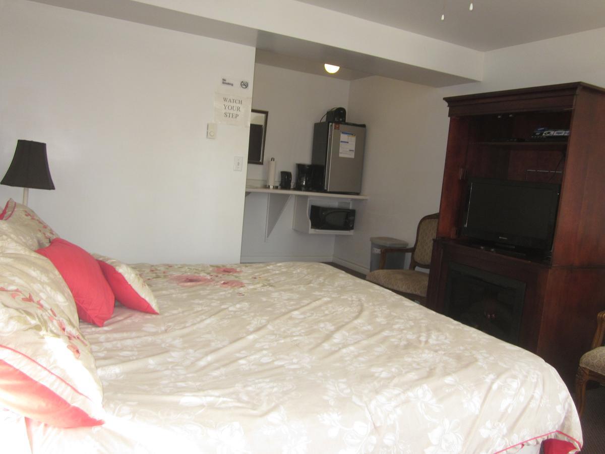 Sauble River Marina And Lodge Resort 萨波海滩 外观 照片