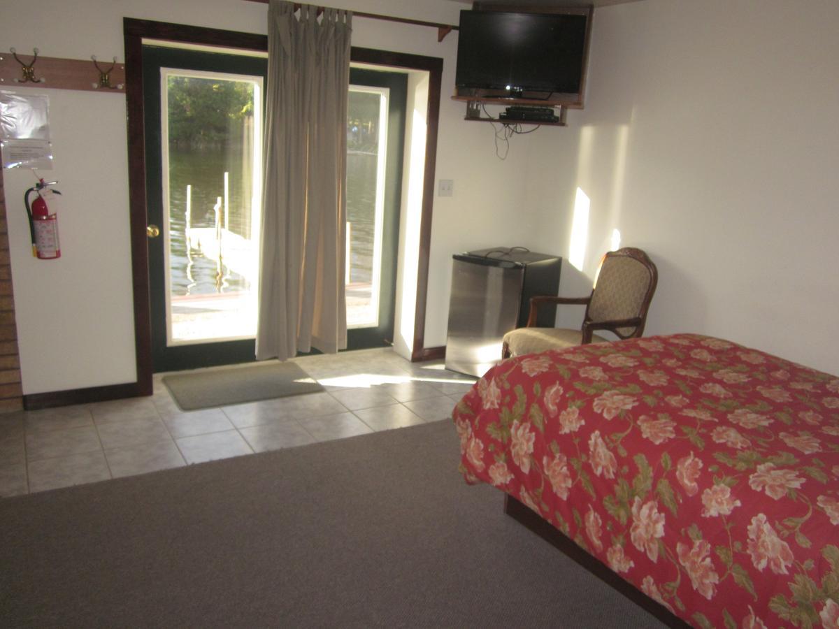 Sauble River Marina And Lodge Resort 萨波海滩 外观 照片