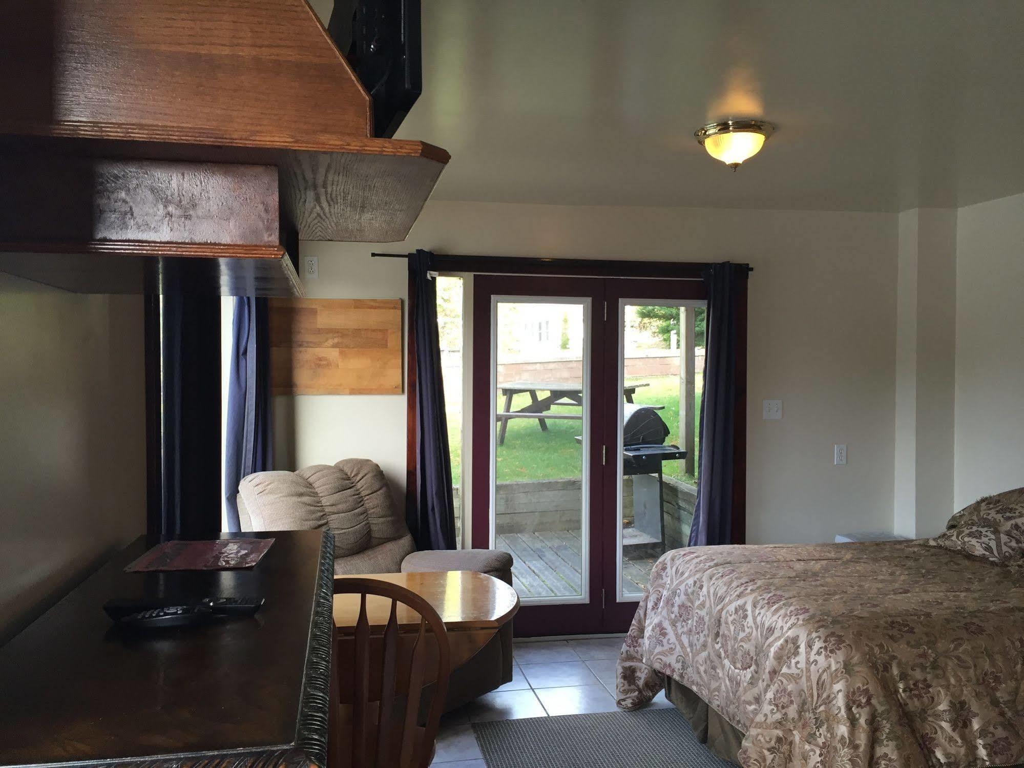 Sauble River Marina And Lodge Resort 萨波海滩 外观 照片