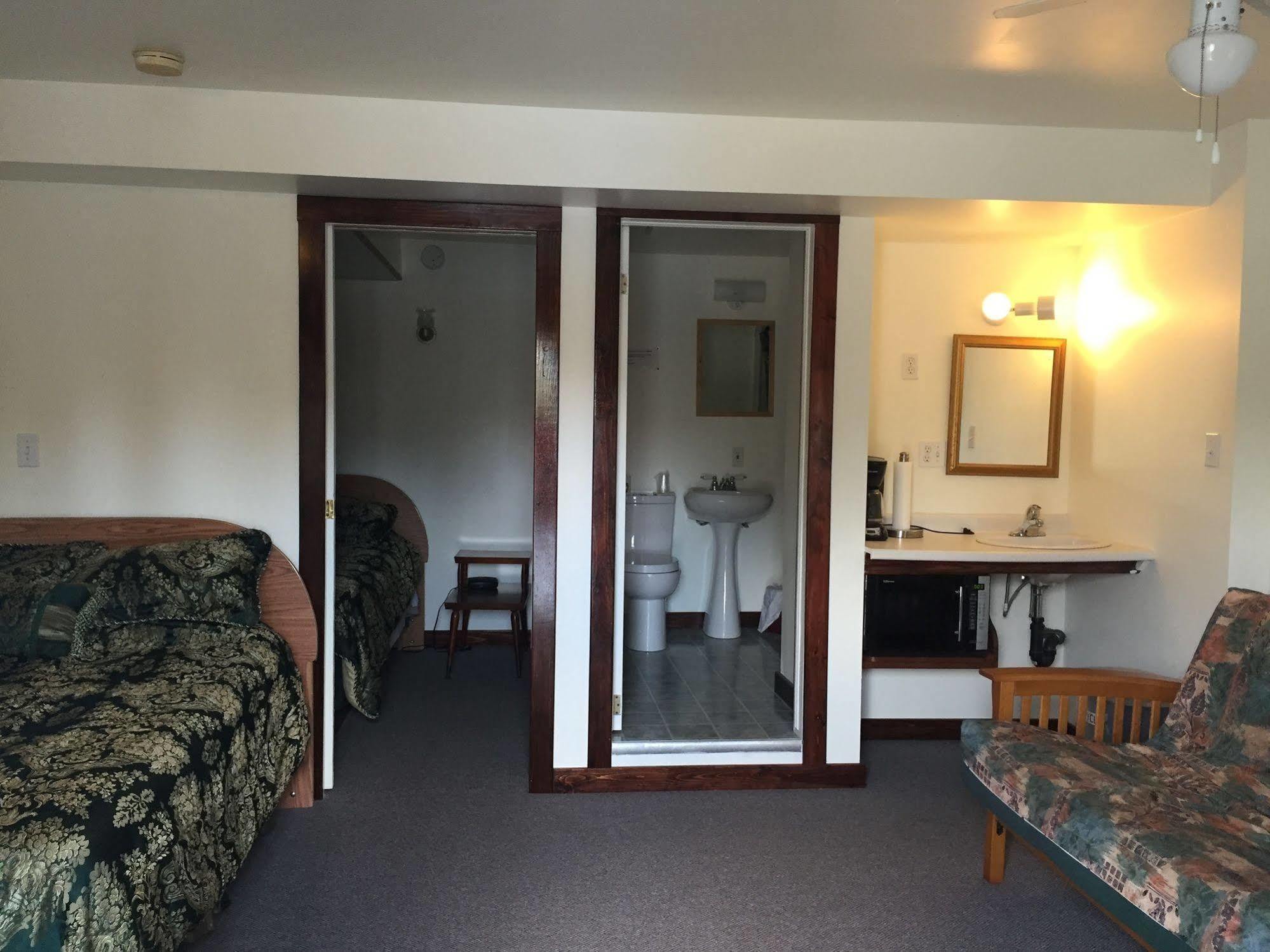 Sauble River Marina And Lodge Resort 萨波海滩 外观 照片