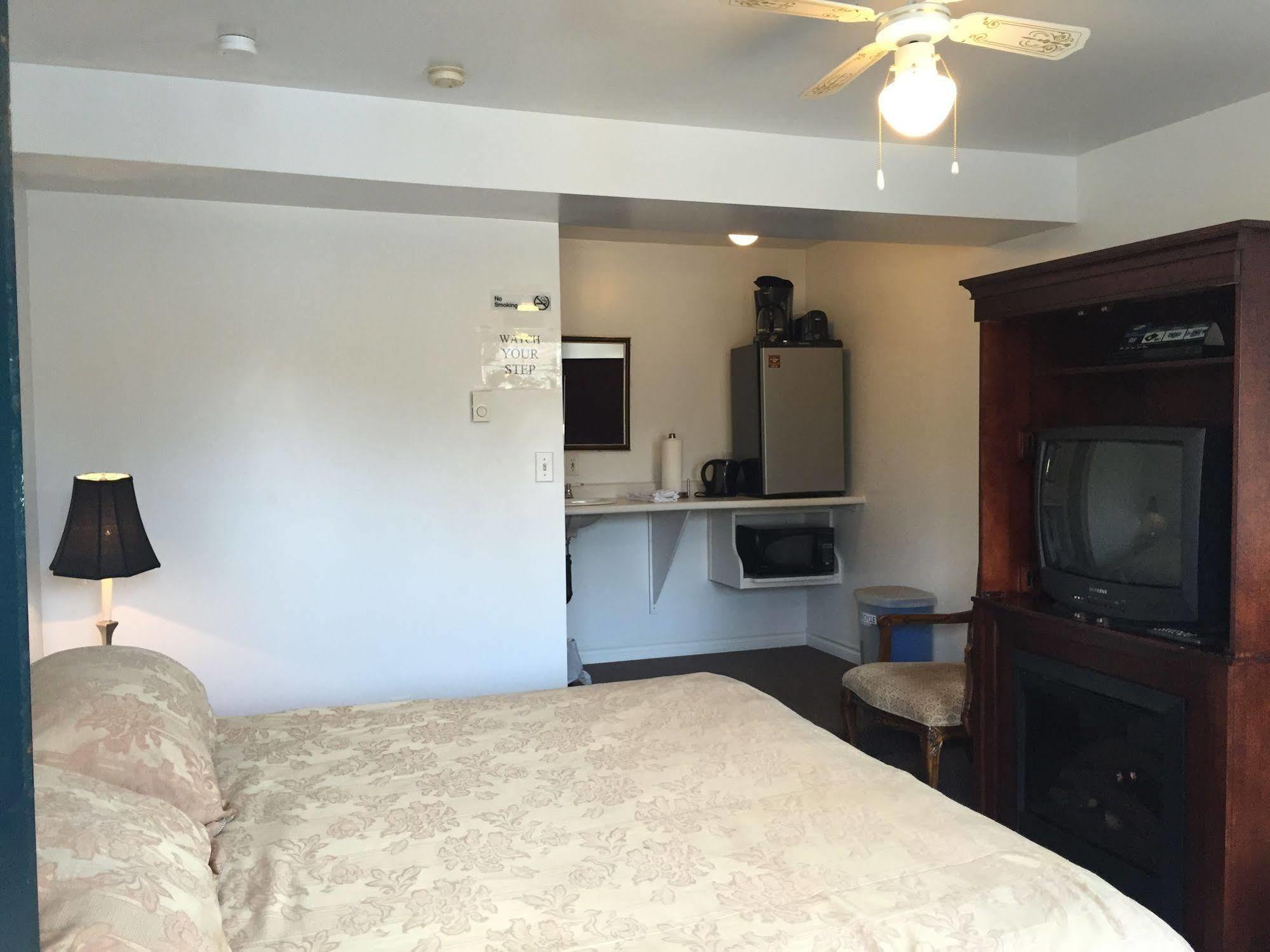 Sauble River Marina And Lodge Resort 萨波海滩 外观 照片