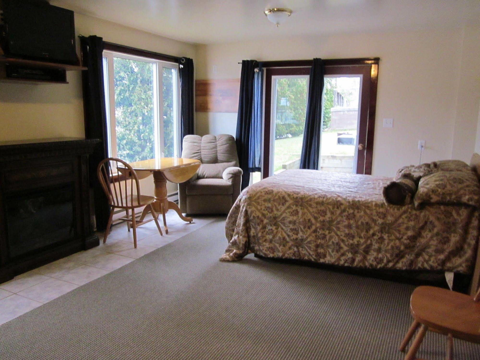 Sauble River Marina And Lodge Resort 萨波海滩 外观 照片